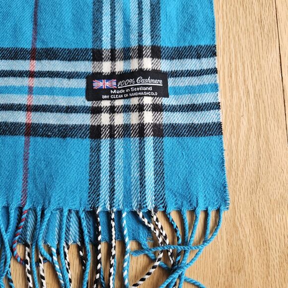 100% Cashmere Scarf Turquoise B&W Plaid Tartan‎ Fringe Made in Scotland Lux EUC - Picture 2 of 5
